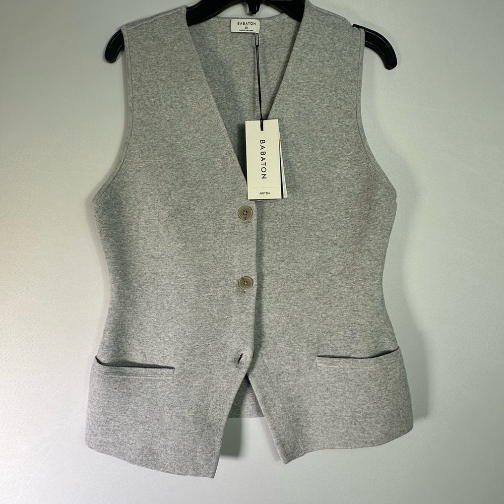 Aritzia- Babaton Light‎ Gray Knit Top